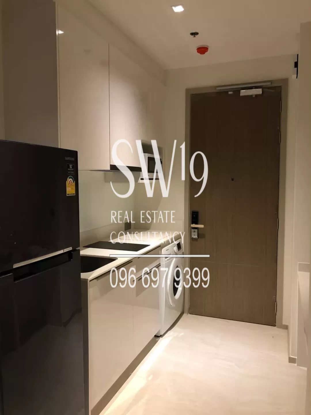 Ashton Silom (JJ1466)