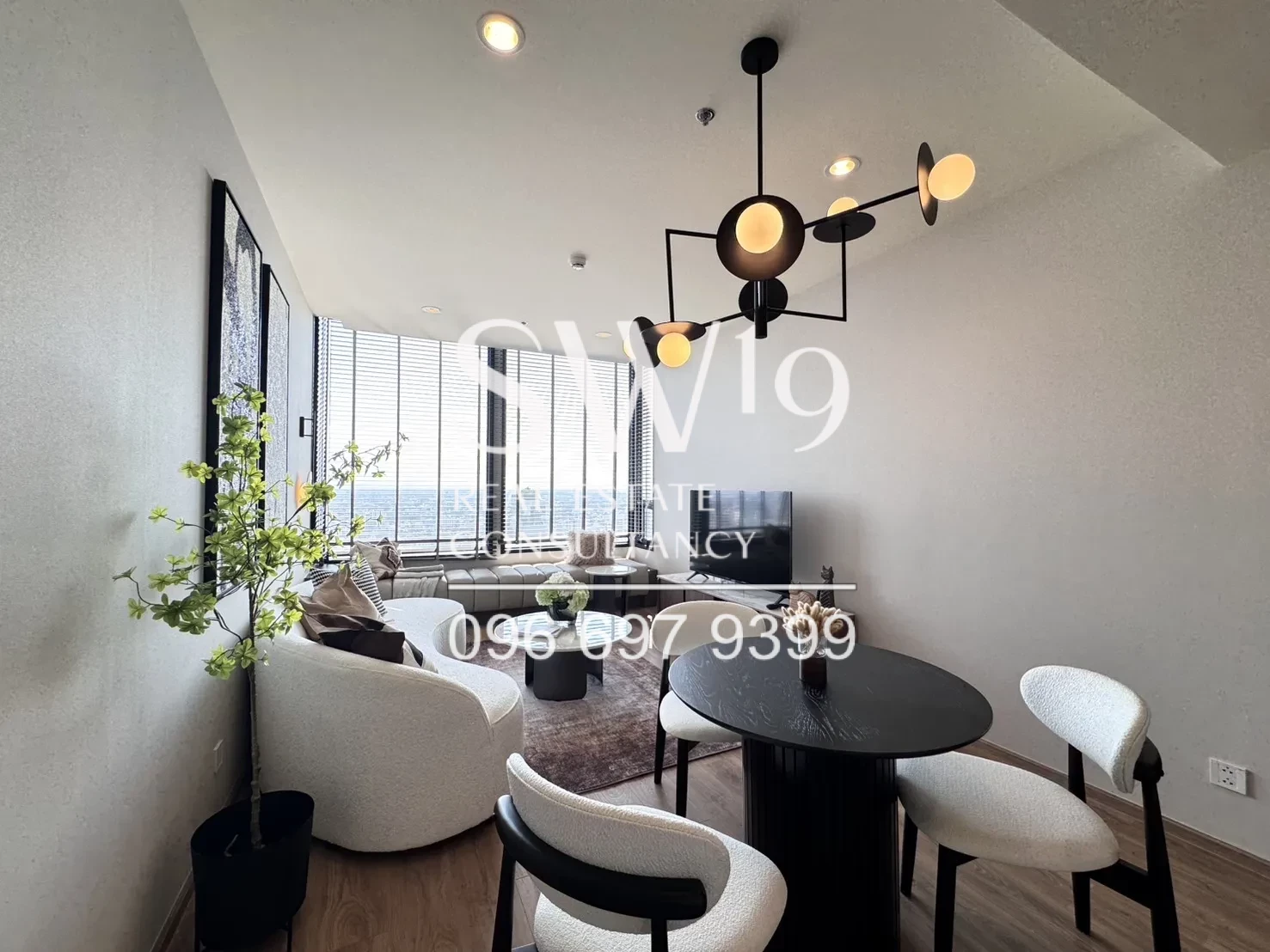 NOBLE FORM THONGLOR (JJ1697)