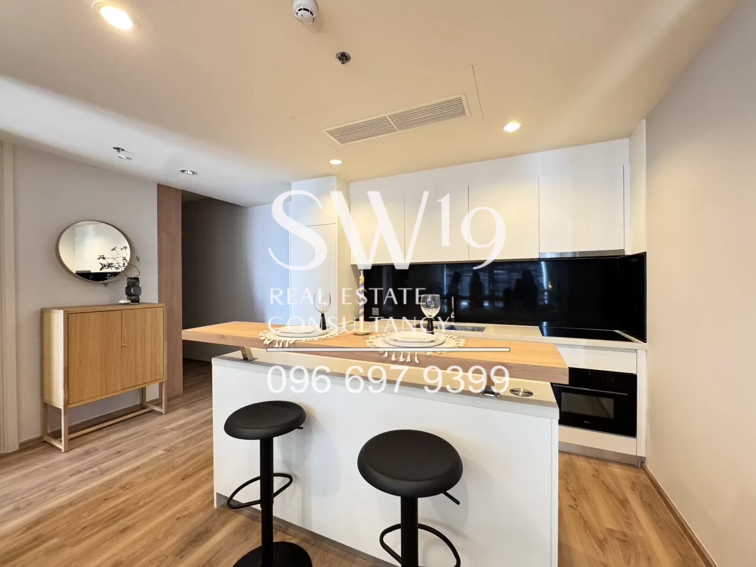 NOBLE FORM THONGLOR (JJ1697)