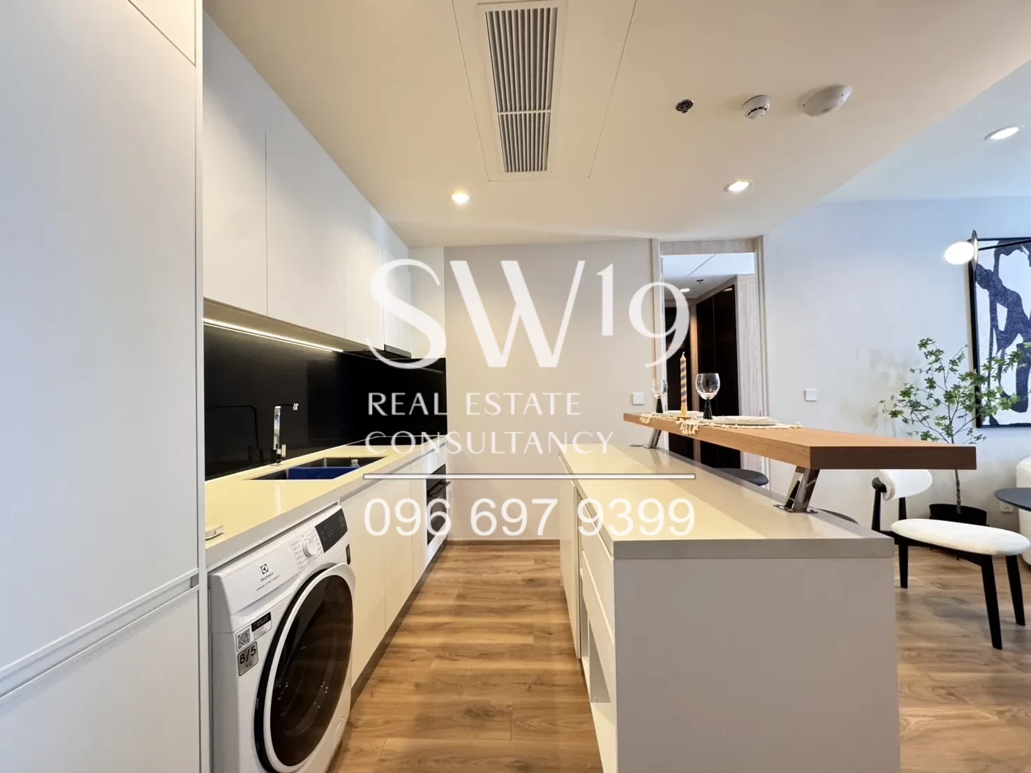 NOBLE FORM THONGLOR (JJ1697)