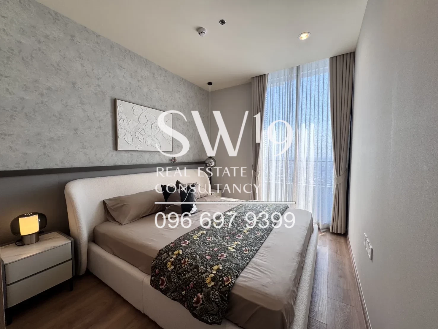 NOBLE FORM THONGLOR (JJ1697)