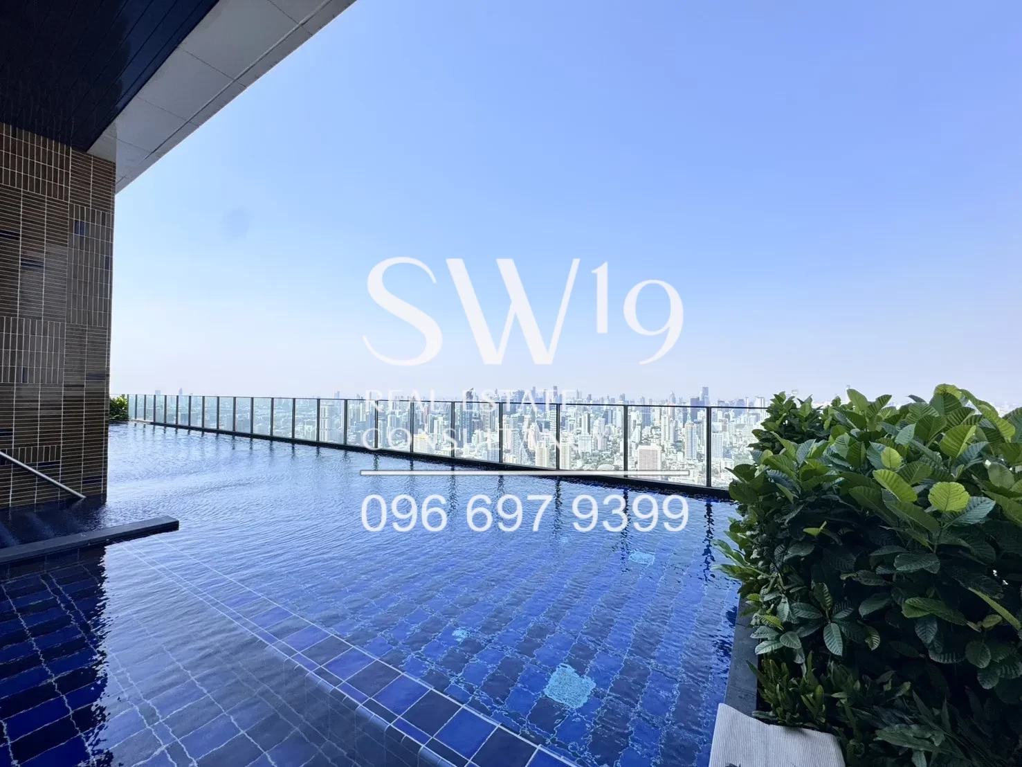 NOBLE FORM THONGLOR (JJ1697)